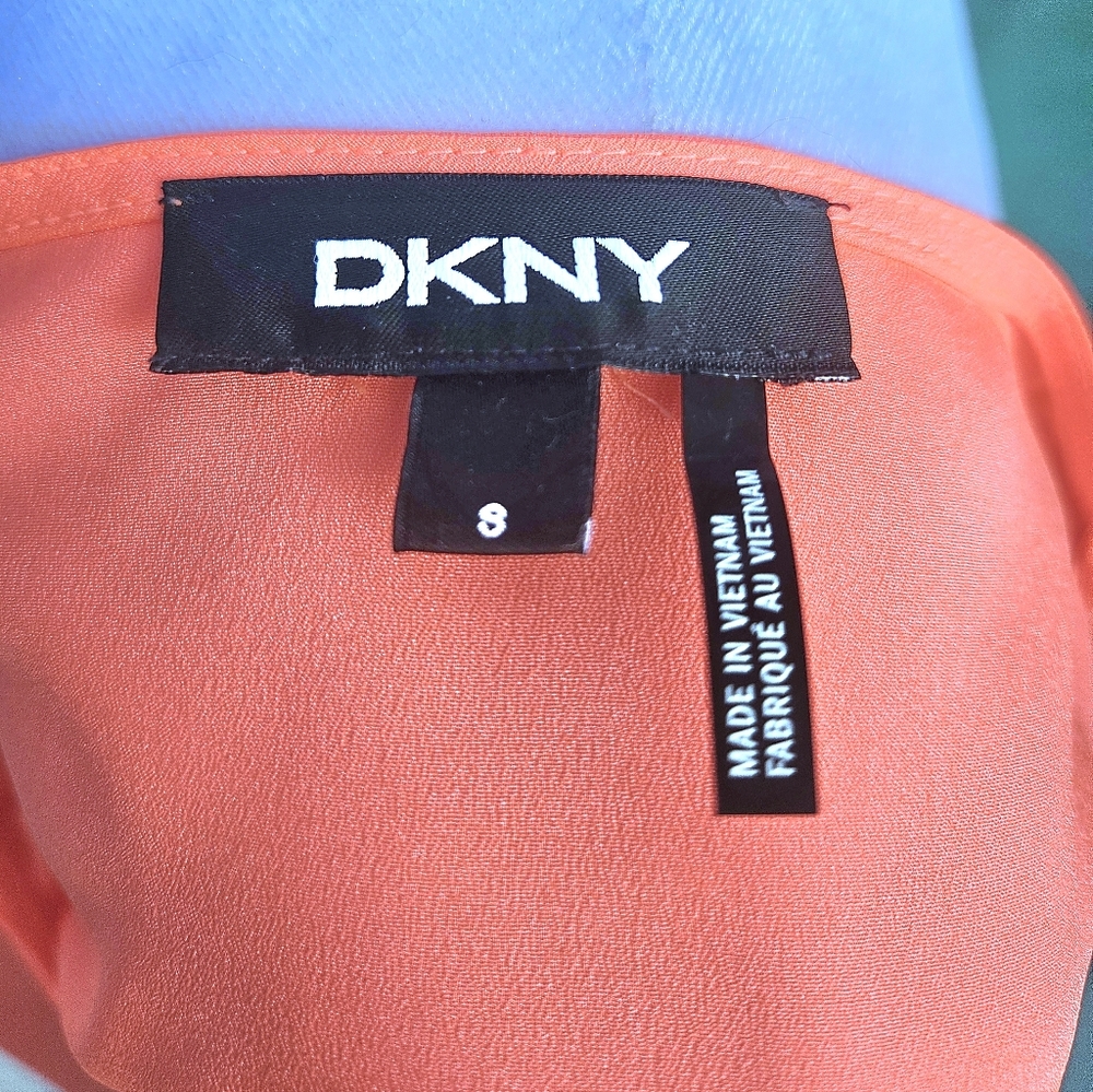 NEW DKNY Coral Pink V-Neck Lightweight Chiffon Blouse Size S Sheer Casual Office - Picture 6 of 10